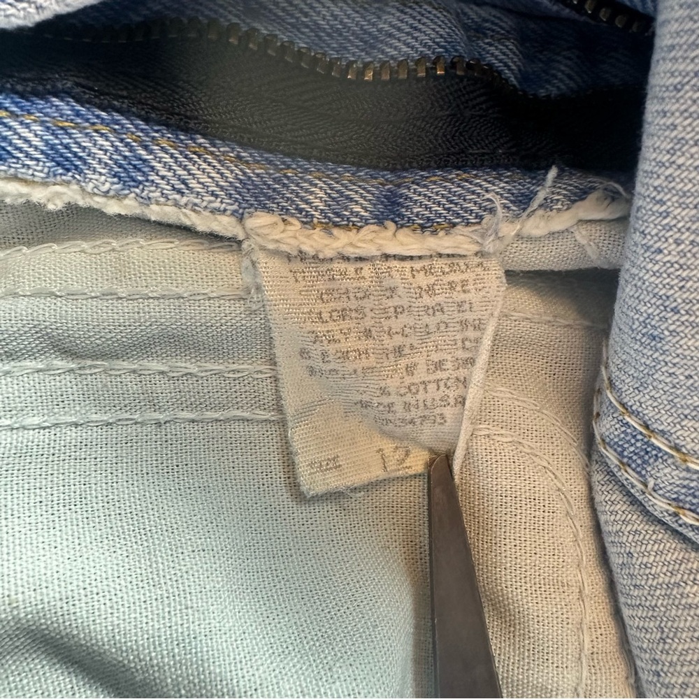 90s Y2K Dad Jeans Light Wash | Relaxed Straight Denim · Riders by Lee - Picture 11 of 13